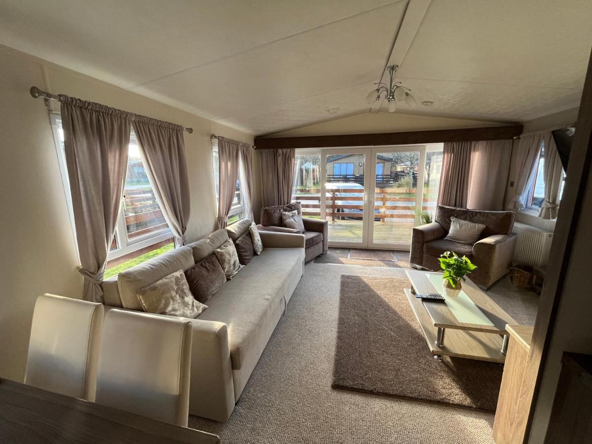 Hazel Oaks, Beautiful Lodge With Hot Tub - Sleeps 6 - Felmoor Park Morpeth Kültér fotó