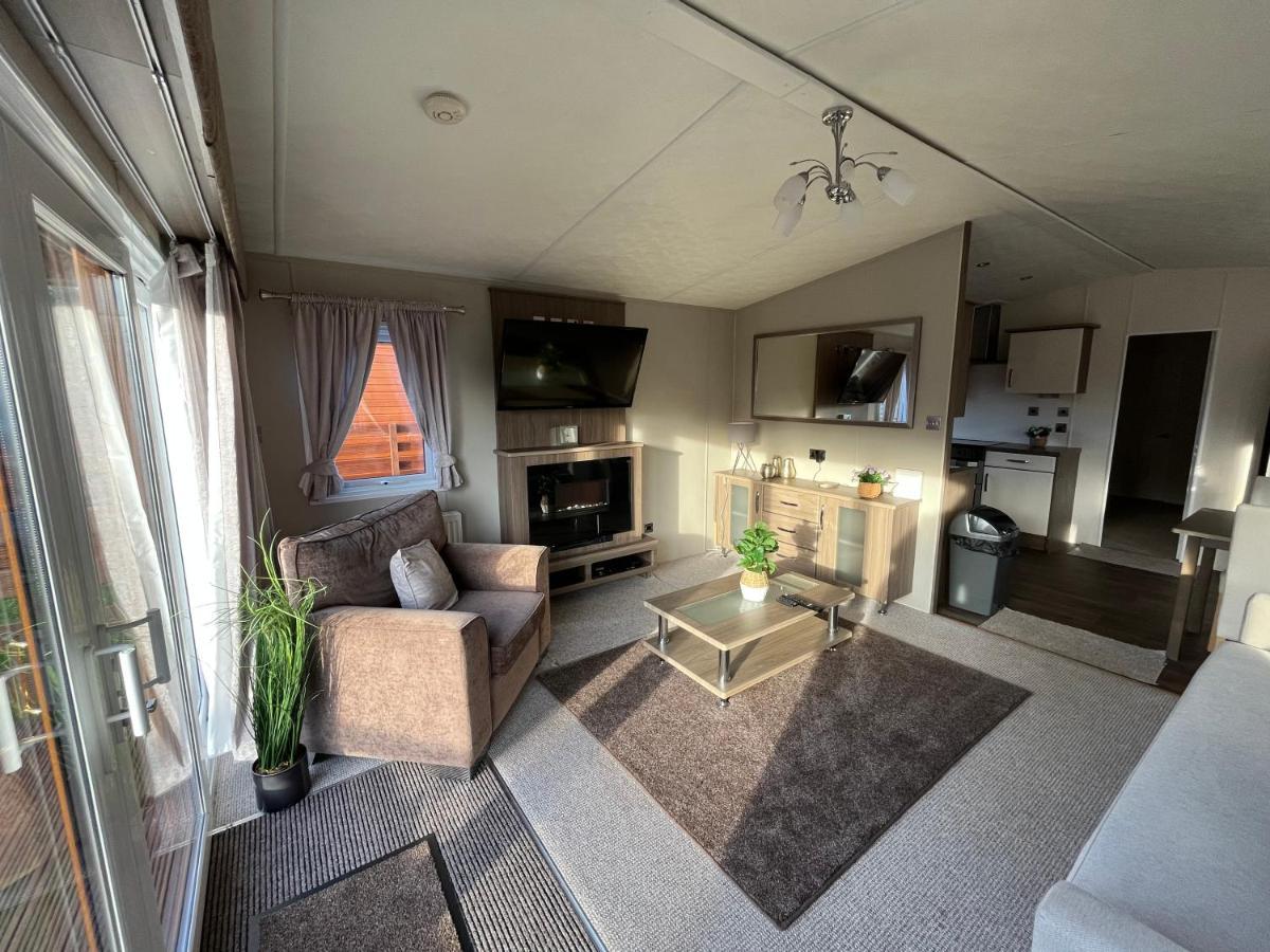 Hazel Oaks, Beautiful Lodge With Hot Tub - Sleeps 6 - Felmoor Park Morpeth Kültér fotó