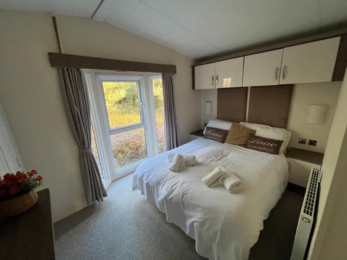 Hazel Oaks, Beautiful Lodge With Hot Tub - Sleeps 6 - Felmoor Park Morpeth Kültér fotó