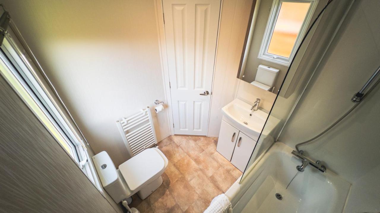 Hazel Oaks, Beautiful Lodge With Hot Tub - Sleeps 6 - Felmoor Park Morpeth Kültér fotó