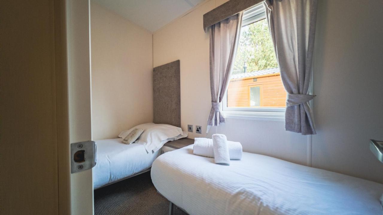 Hazel Oaks, Beautiful Lodge With Hot Tub - Sleeps 6 - Felmoor Park Morpeth Kültér fotó