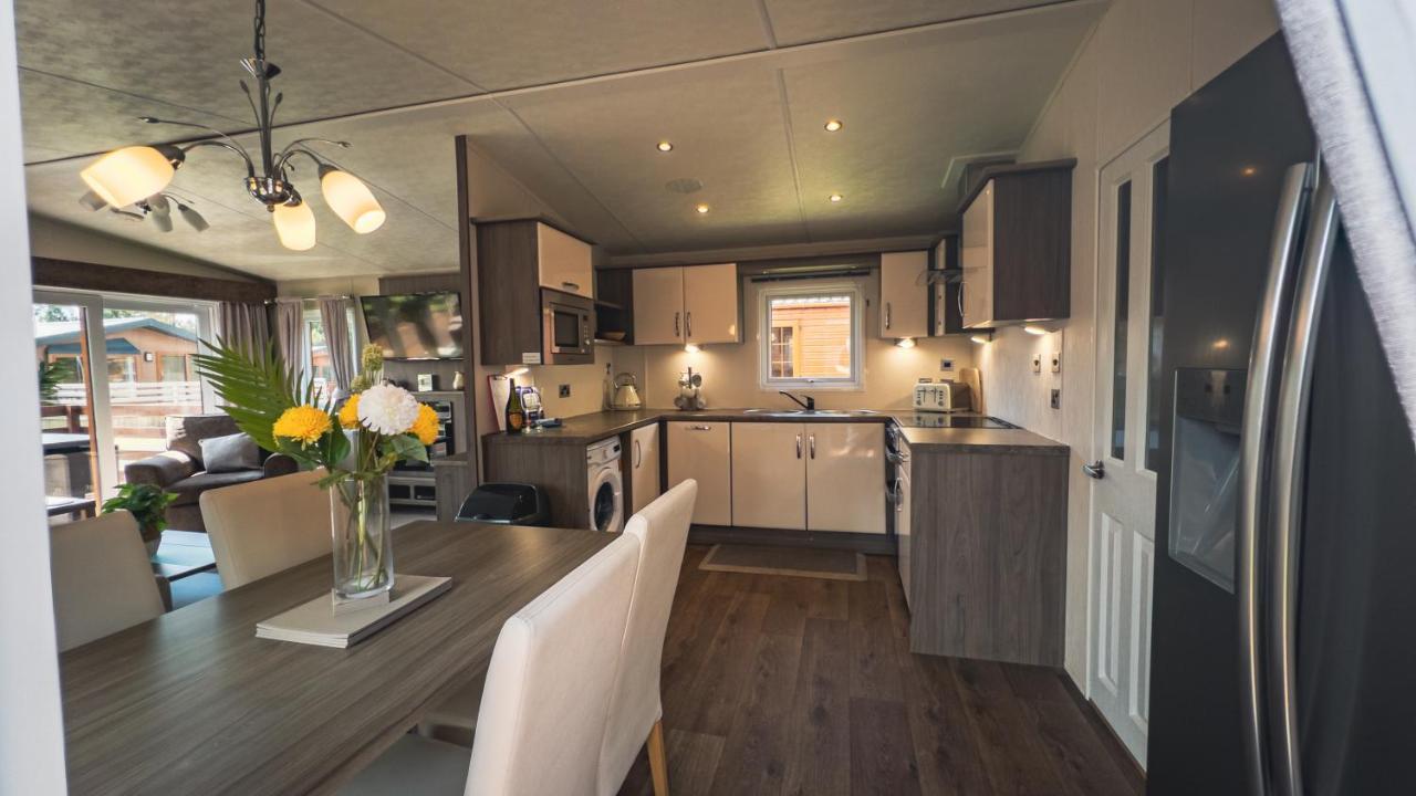 Hazel Oaks, Beautiful Lodge With Hot Tub - Sleeps 6 - Felmoor Park Morpeth Kültér fotó