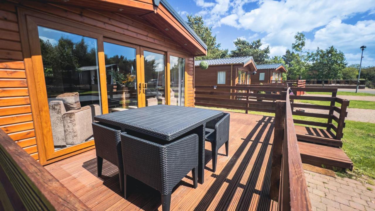 Hazel Oaks, Beautiful Lodge With Hot Tub - Sleeps 6 - Felmoor Park Morpeth Kültér fotó