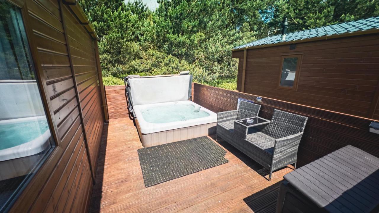 Hazel Oaks, Beautiful Lodge With Hot Tub - Sleeps 6 - Felmoor Park Morpeth Kültér fotó