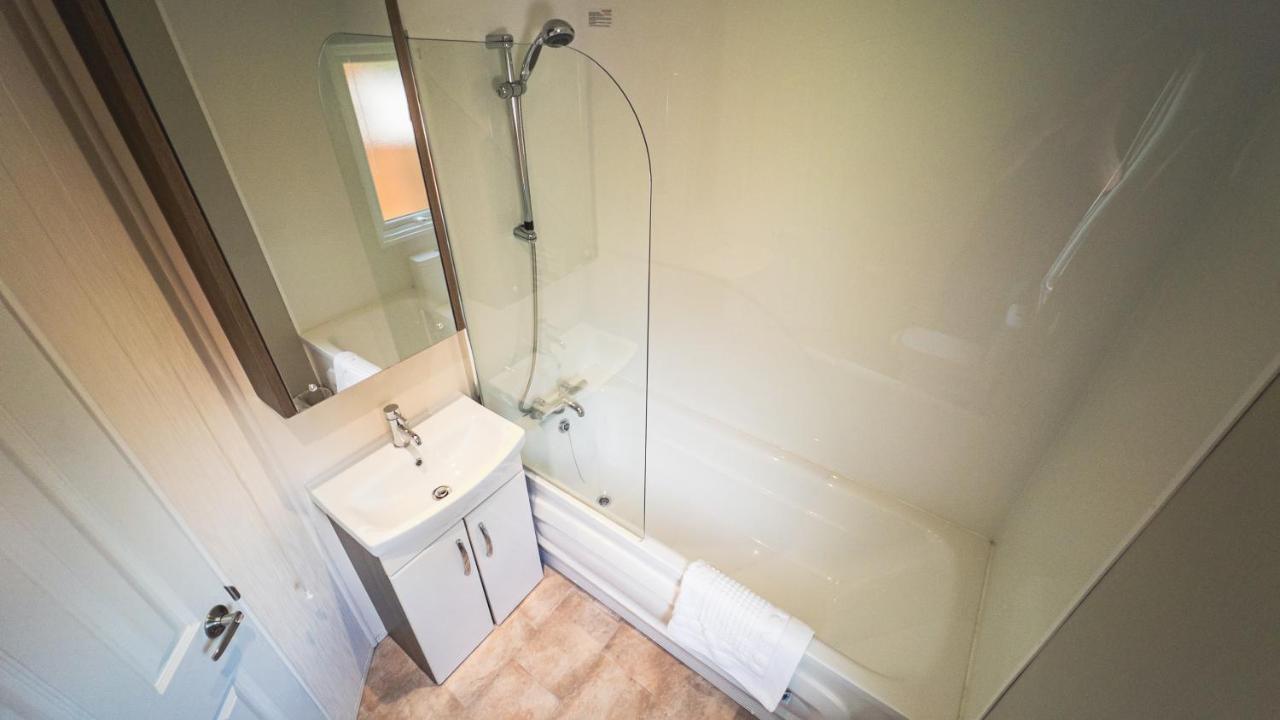 Hazel Oaks, Beautiful Lodge With Hot Tub - Sleeps 6 - Felmoor Park Morpeth Kültér fotó