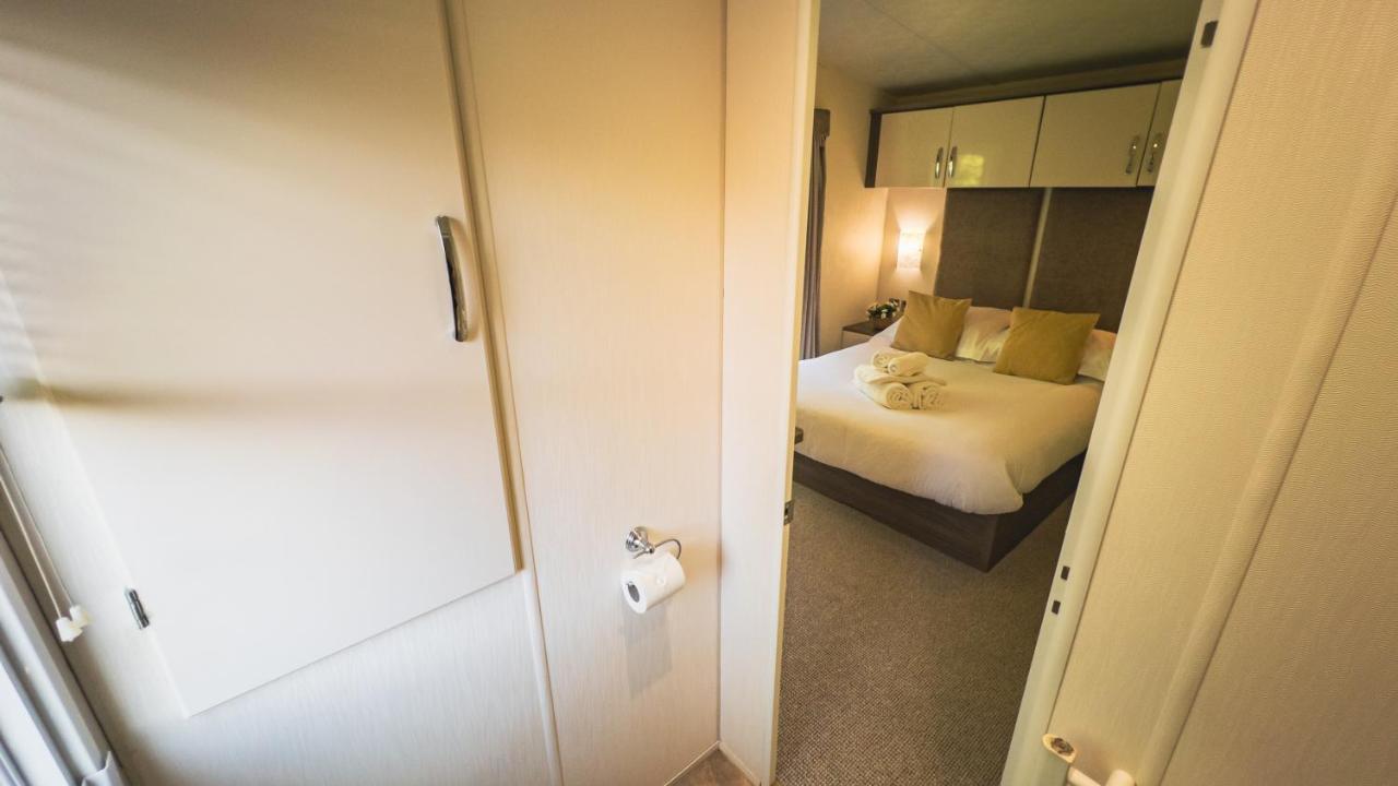 Hazel Oaks, Beautiful Lodge With Hot Tub - Sleeps 6 - Felmoor Park Morpeth Kültér fotó