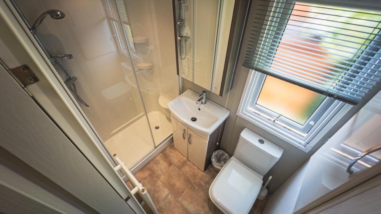 Hazel Oaks, Beautiful Lodge With Hot Tub - Sleeps 6 - Felmoor Park Morpeth Kültér fotó