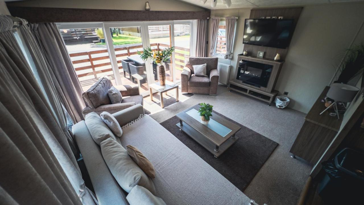 Hazel Oaks, Beautiful Lodge With Hot Tub - Sleeps 6 - Felmoor Park Morpeth Kültér fotó