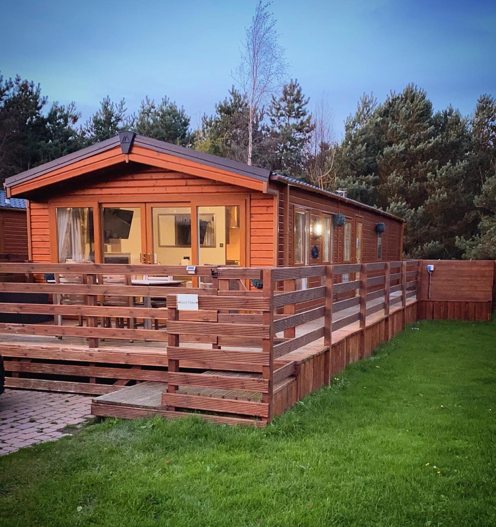 Hazel Oaks, Beautiful Lodge With Hot Tub - Sleeps 6 - Felmoor Park Morpeth Kültér fotó